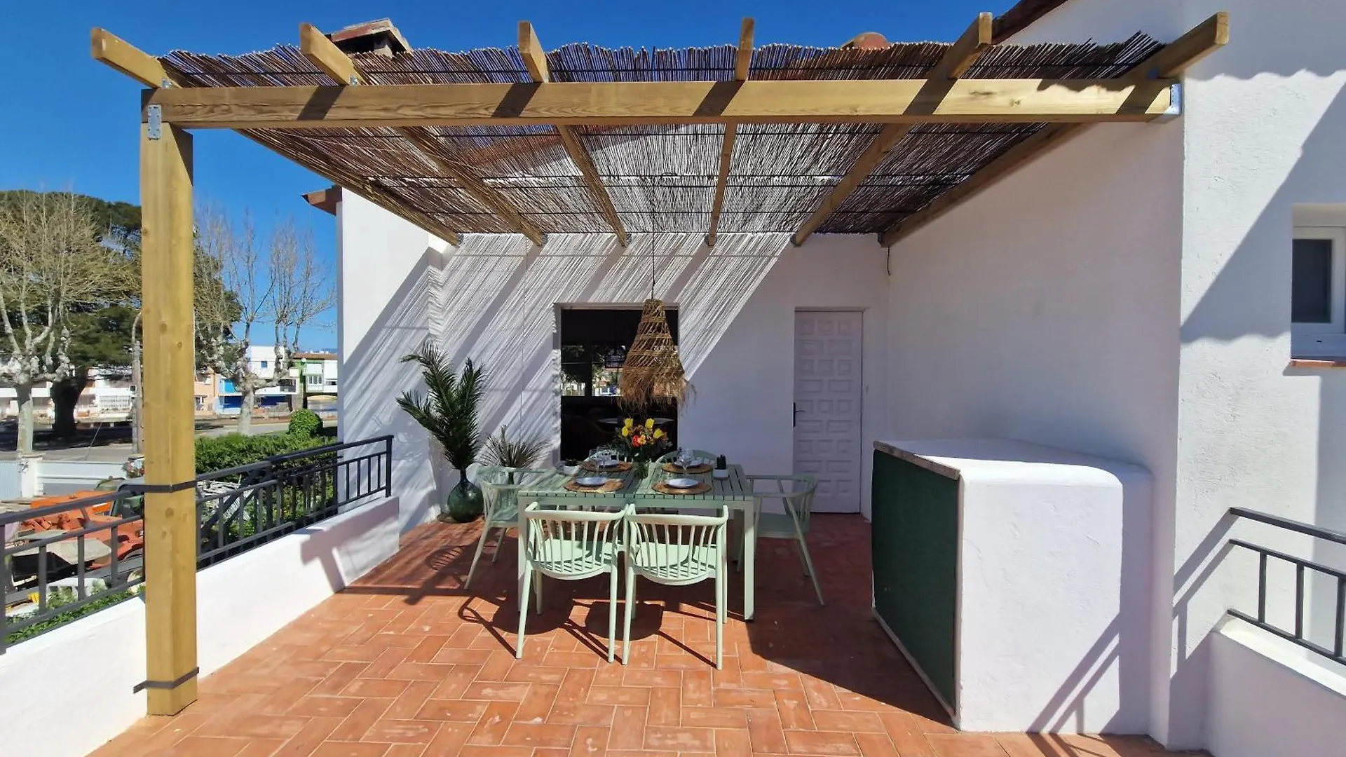 Gorgot P1 D Apartamento Con Terraza Y Piscina Comunitaria Cerca De La Playa contacts